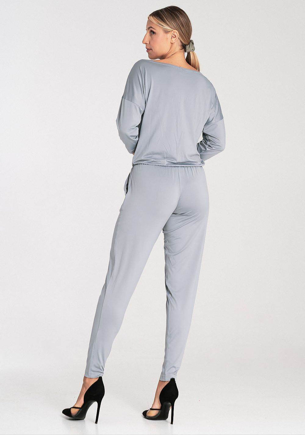 Chic Loose-Fitting Jumpsuit with Tapered Legs - INDIEZ COUTURE
