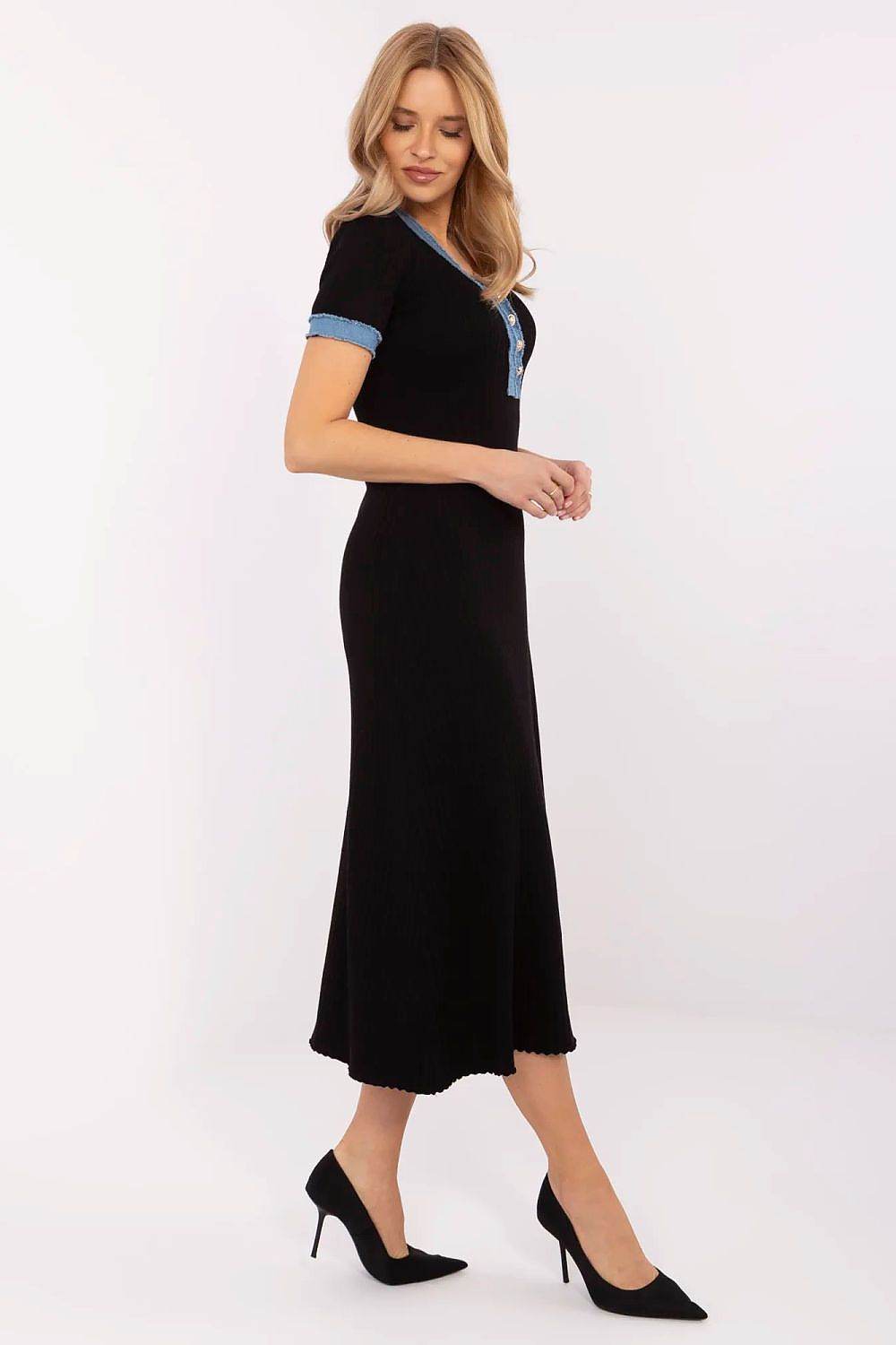 Elegant Knitted Midi Dress with Sweetheart Neckline - INDIEZ COUTURE