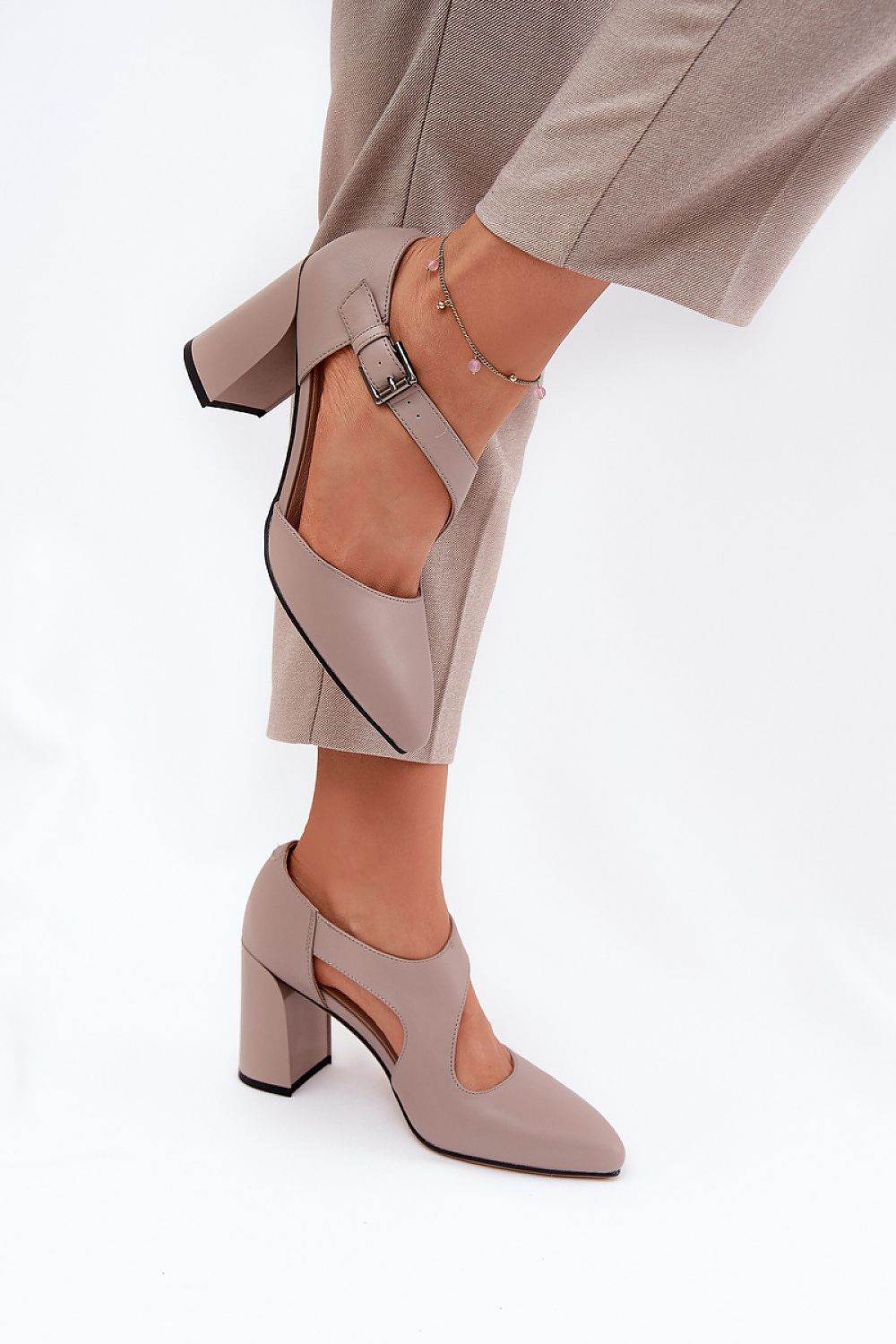 Block heel pumps Step in style - INDIEZ COUTURE
