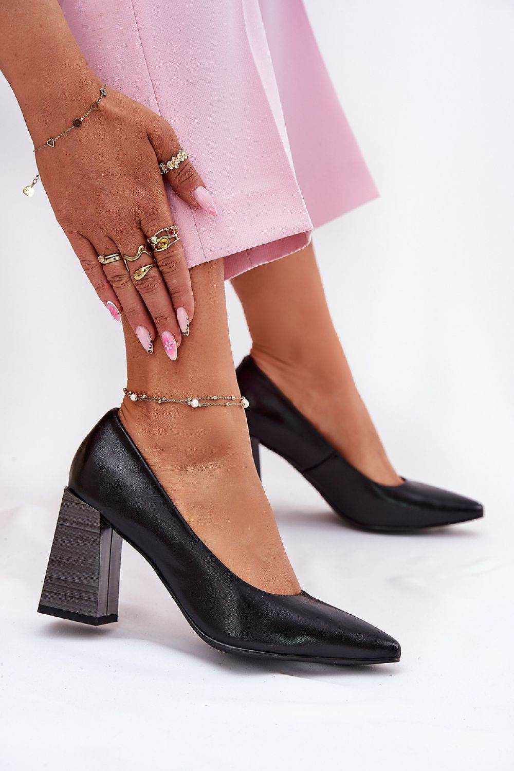 Block heel pumps Step in style - INDIEZ COUTURE